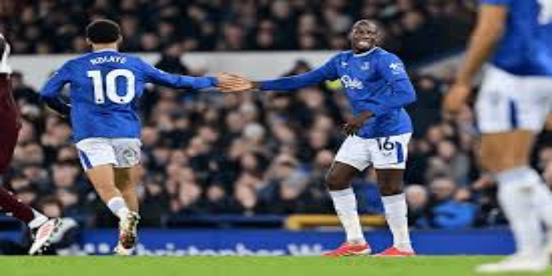 一条袖标，一生情谊：那个被铭记的告别瞬间 - OG真人