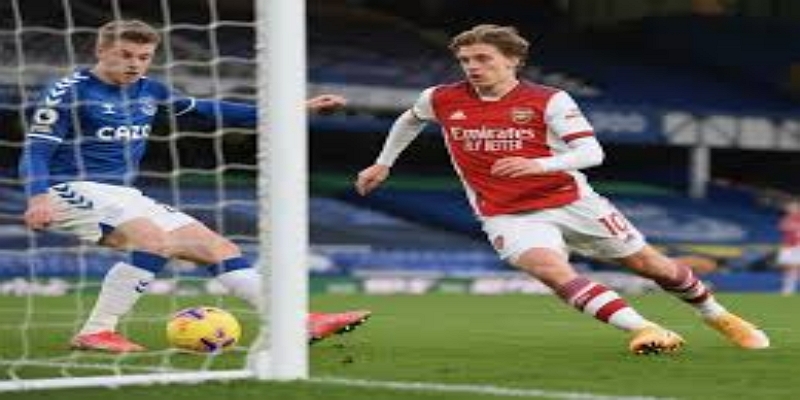 首张黄牌归属：边后卫成争议焦点-OG真人